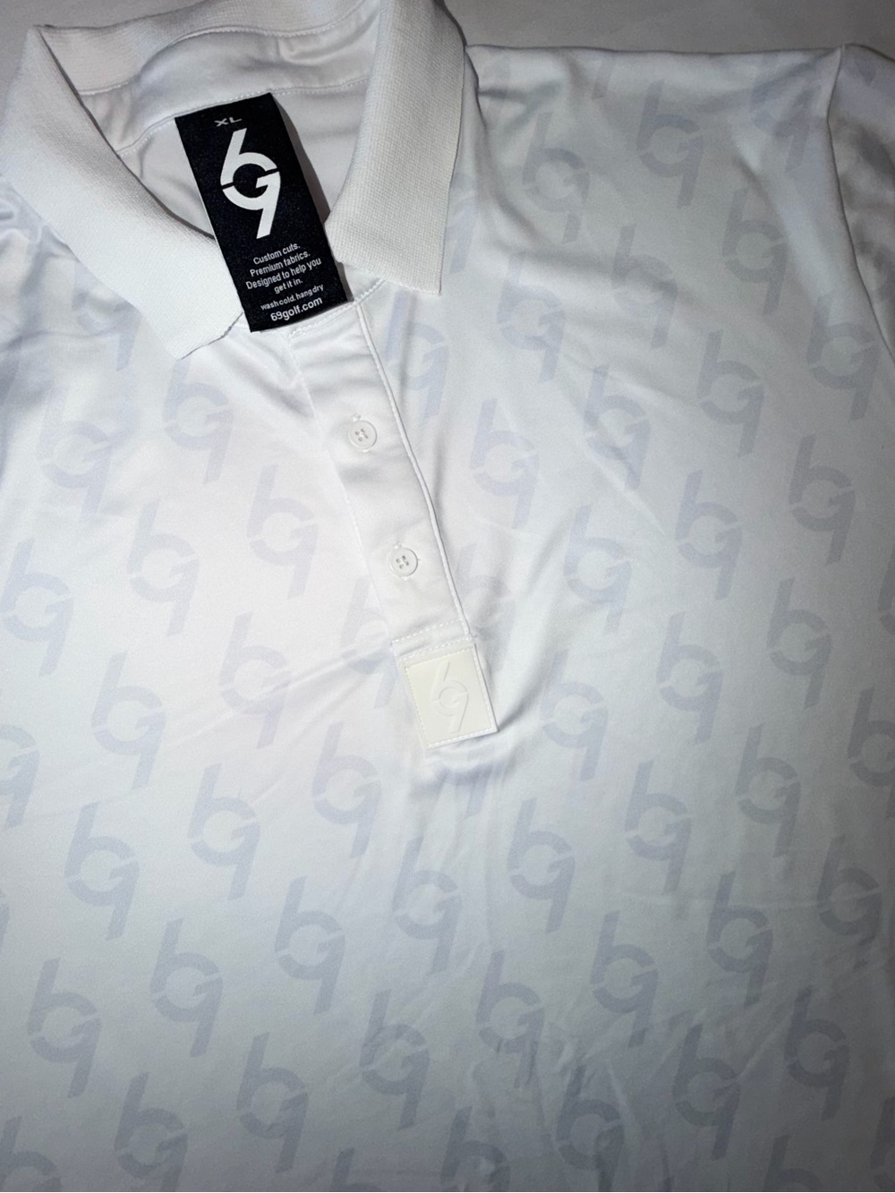 Men’s XL 69 Golf Brand White Logo-Print Polo Shirt. 0010